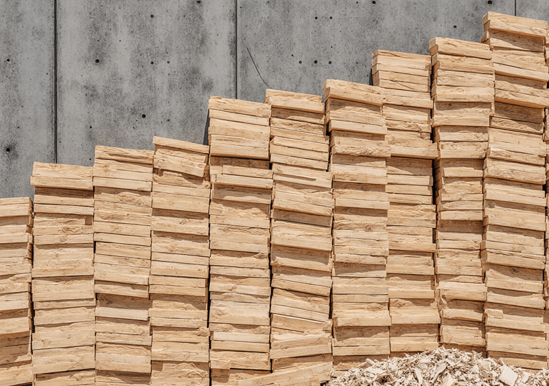 Cortes e desperdícios em obra: como a falta de padronização da madeira compromete prazo e custo
